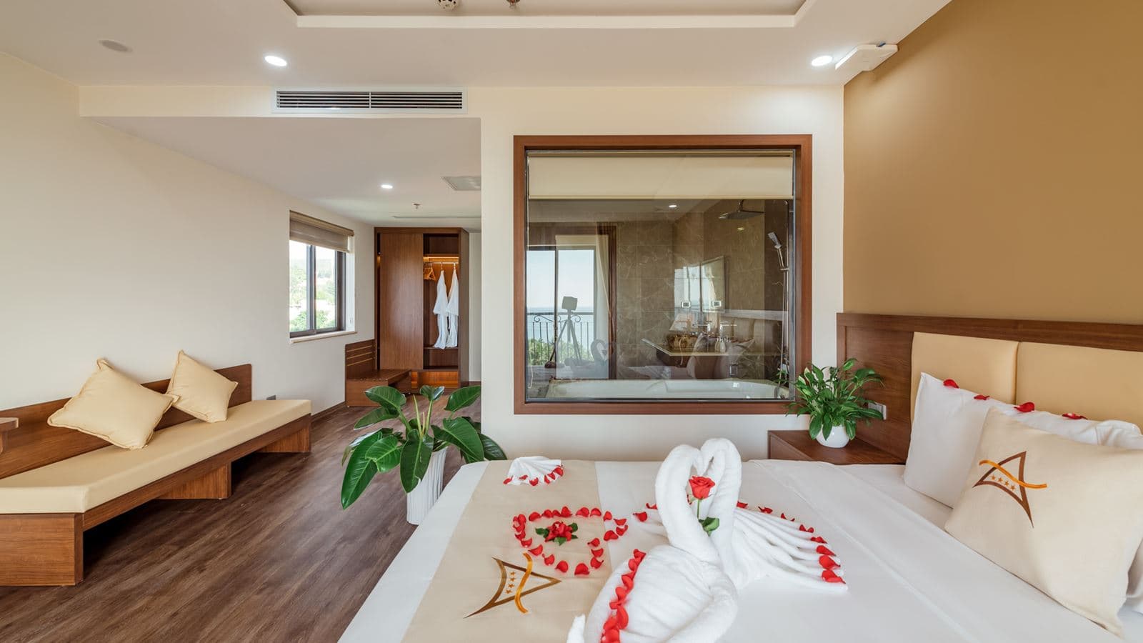 rooms-helios-suite-with-ocean-view