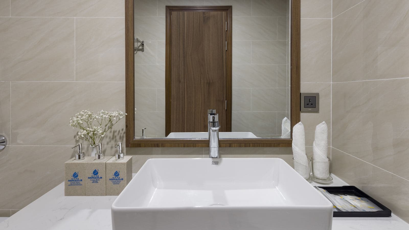 rooms-senior-deluxe-with-balcony-child-without-extra-bed