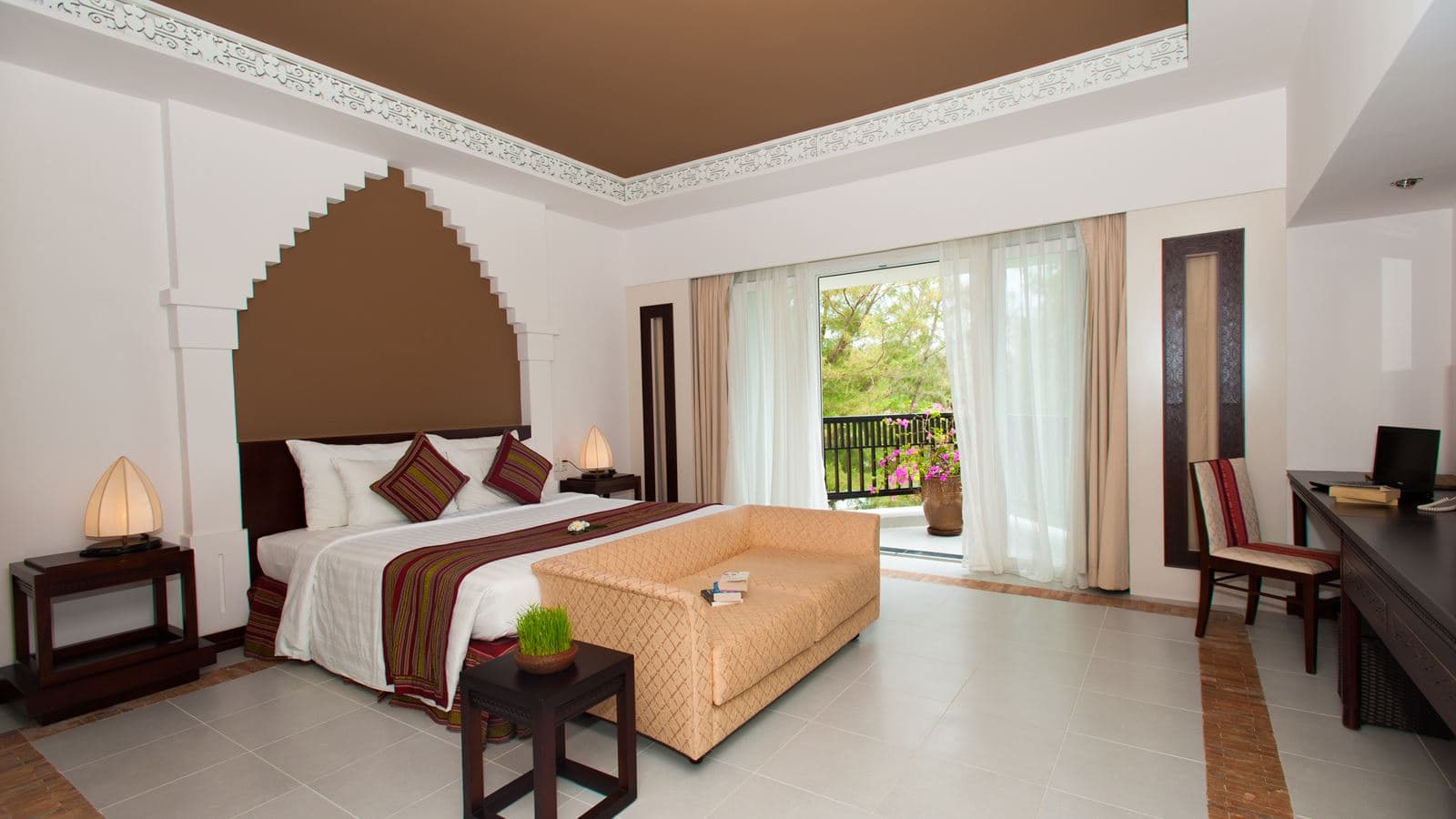 rooms-deluxe-garden-view-balcony