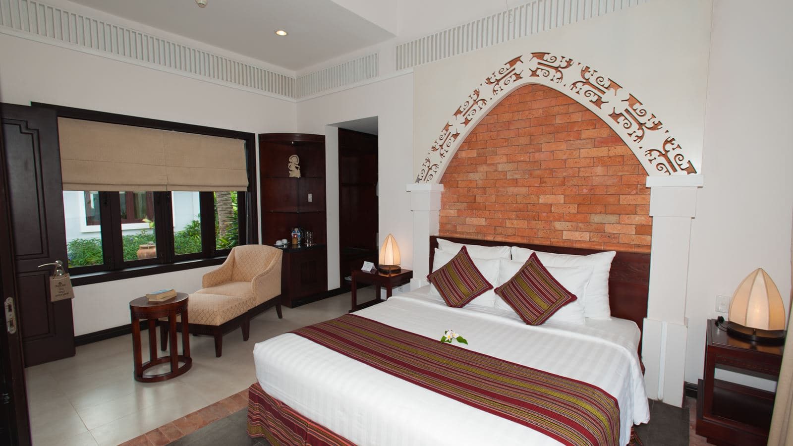rooms-bungalow-garden-view-balcony