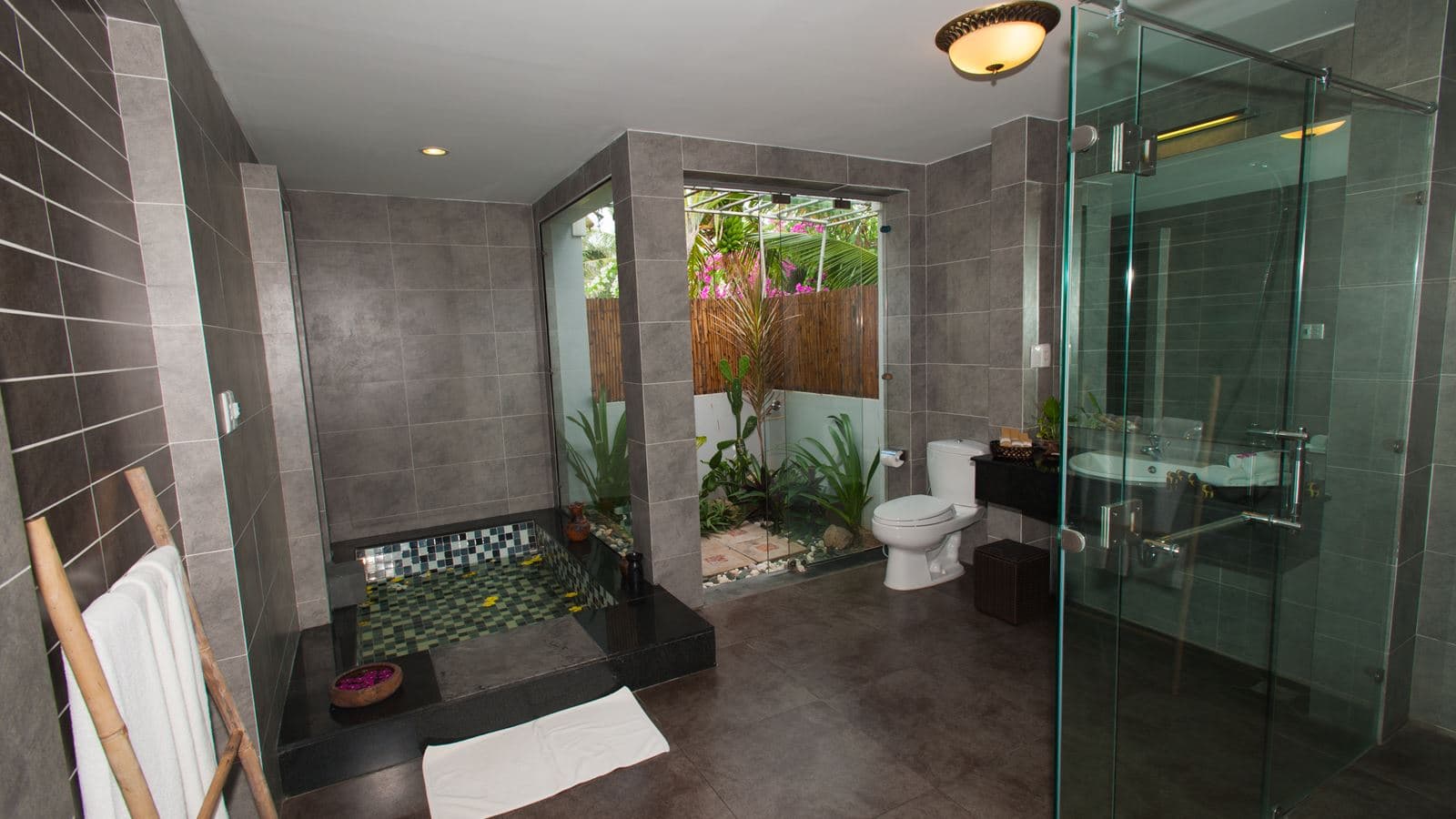 rooms-bungalow-garden-view-balcony