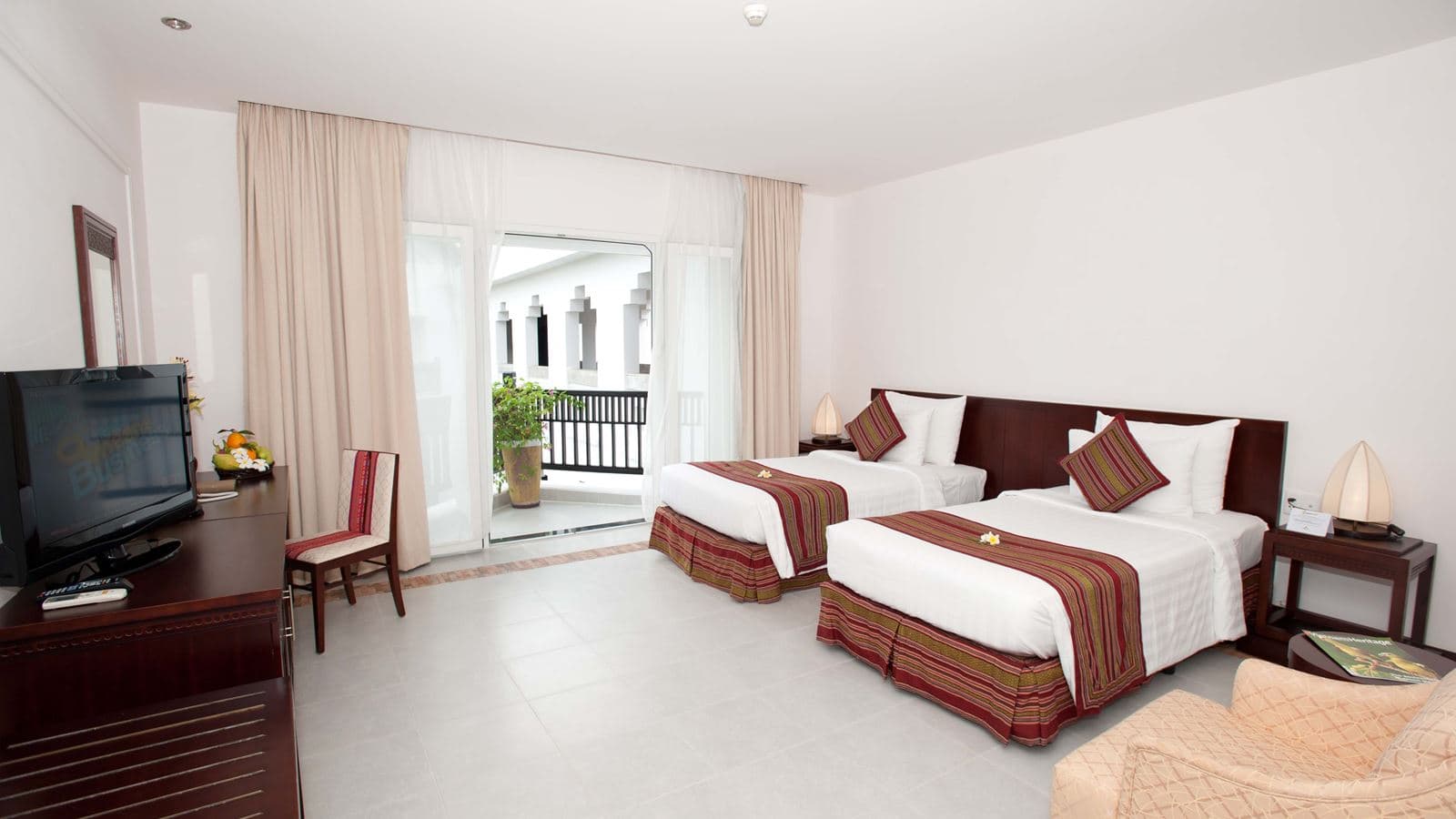 rooms-superior-garden-view-balcony