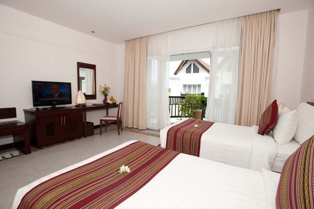 rooms-superior-garden-view-balcony