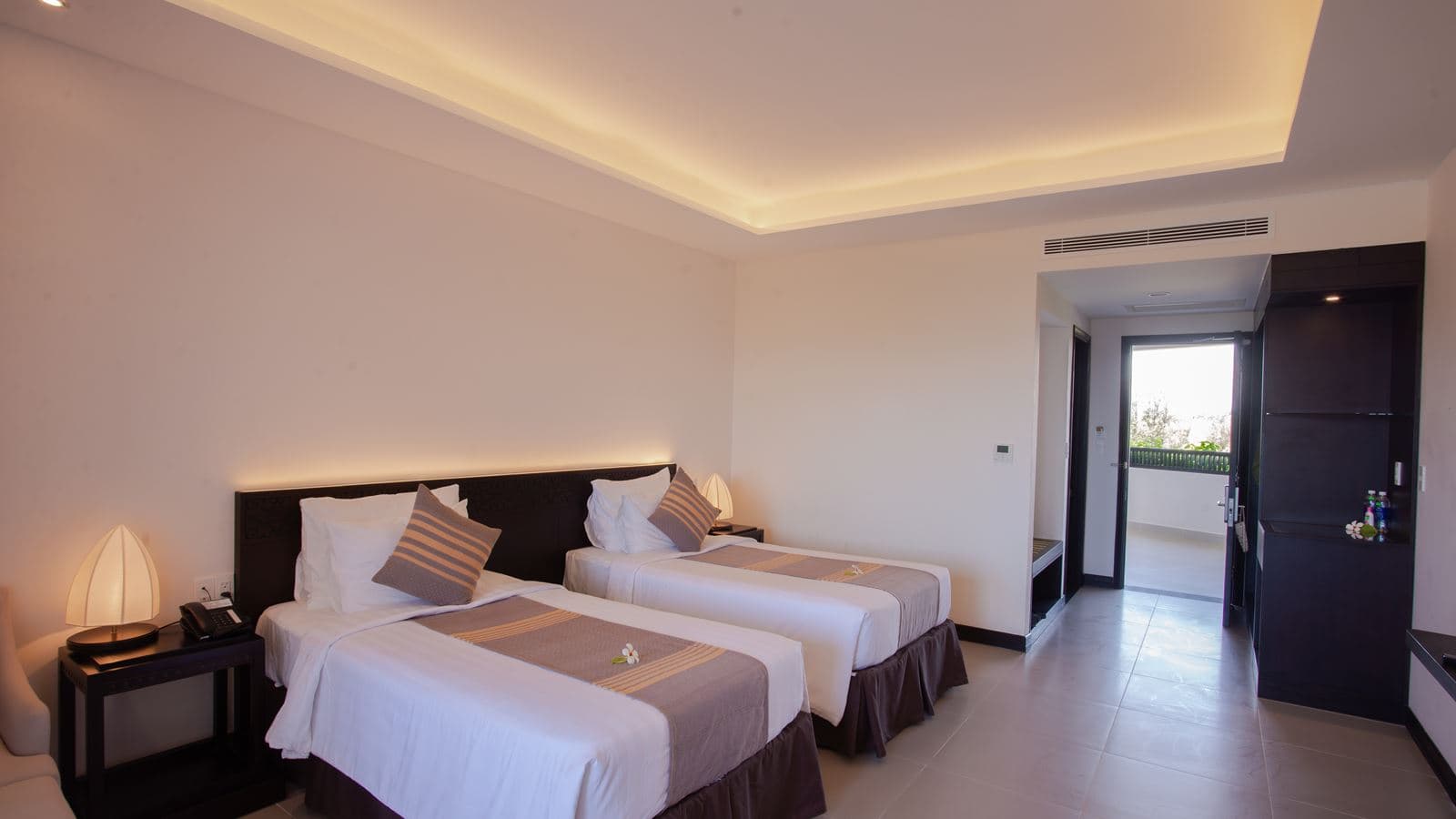 rooms-deluxe-garden-view-balcony