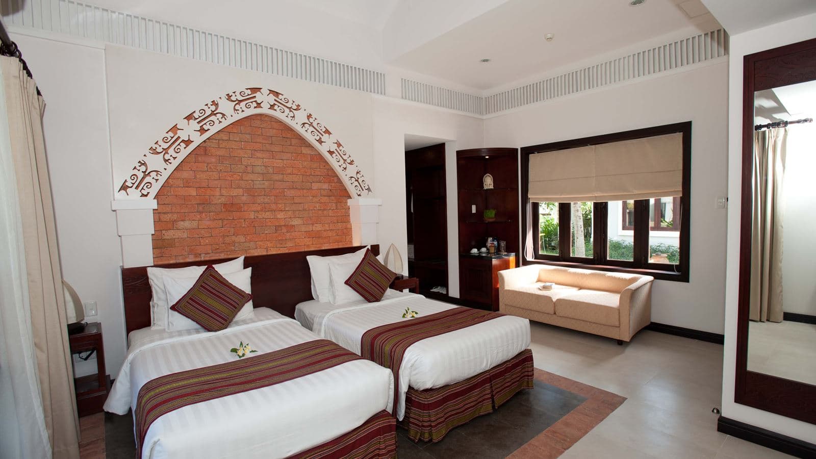 rooms-bungalow-garden-view-balcony
