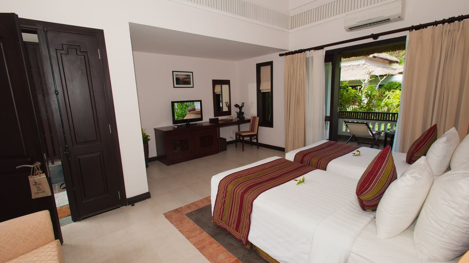 rooms-bungalow-garden-view-balcony