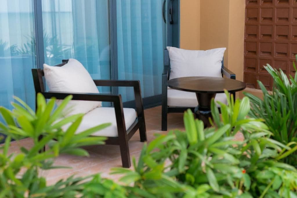 rooms-oceanfront-king-retreat-child-without-extra-bed