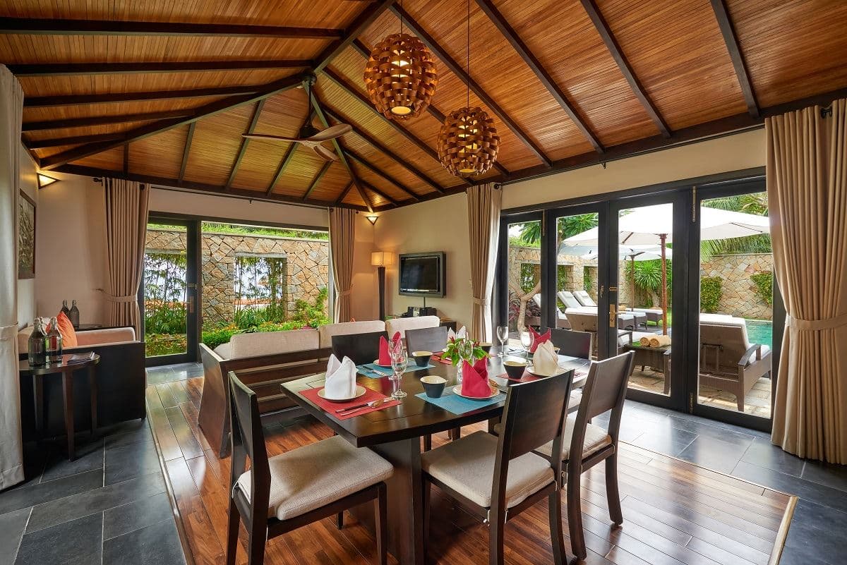 rooms-pool-villa-3-bedroom-oceanview