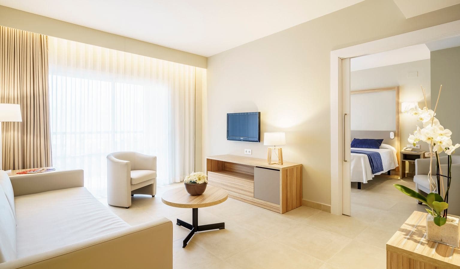 rooms-juniorsuite-balcony-or-terrace