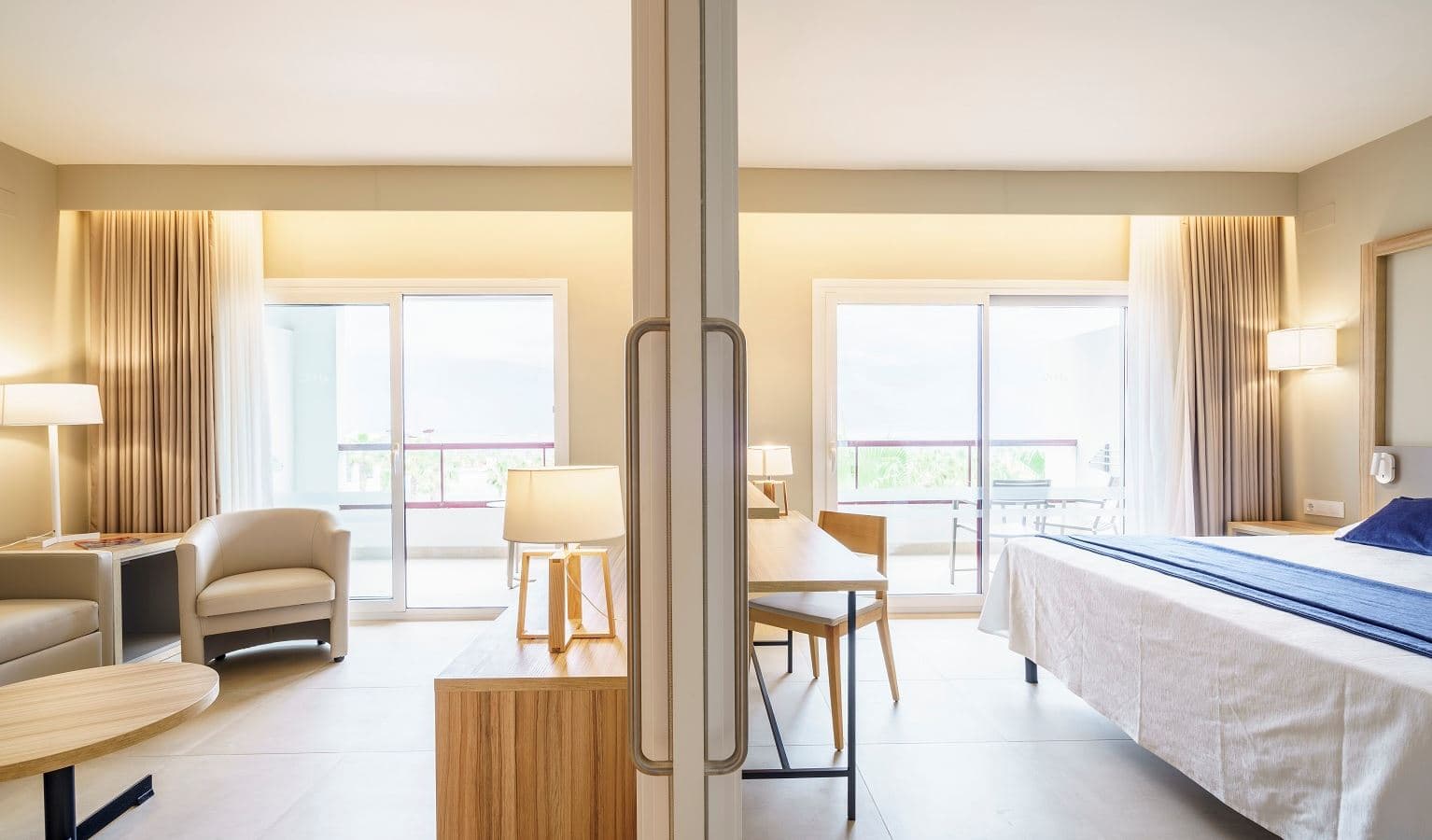 rooms-juniorsuite-balcony-or-terrace