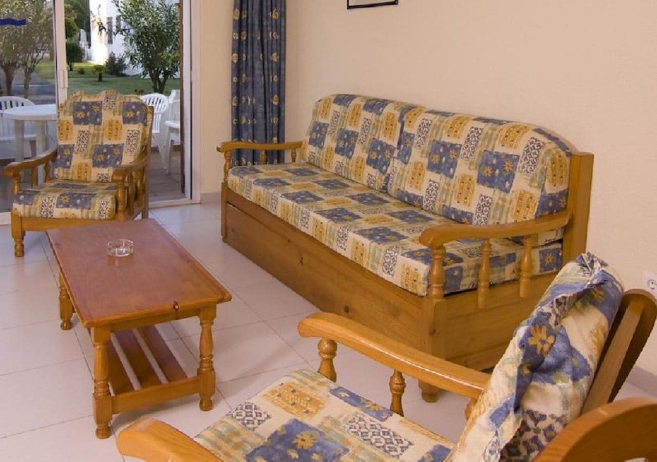 rooms-apartment-46-balcony-or-terrace