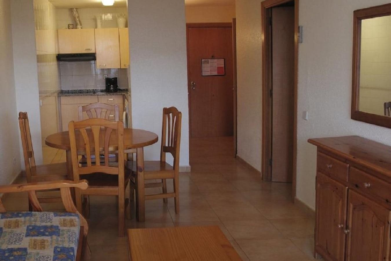 rooms-apartment-24-balcony-or-terrace