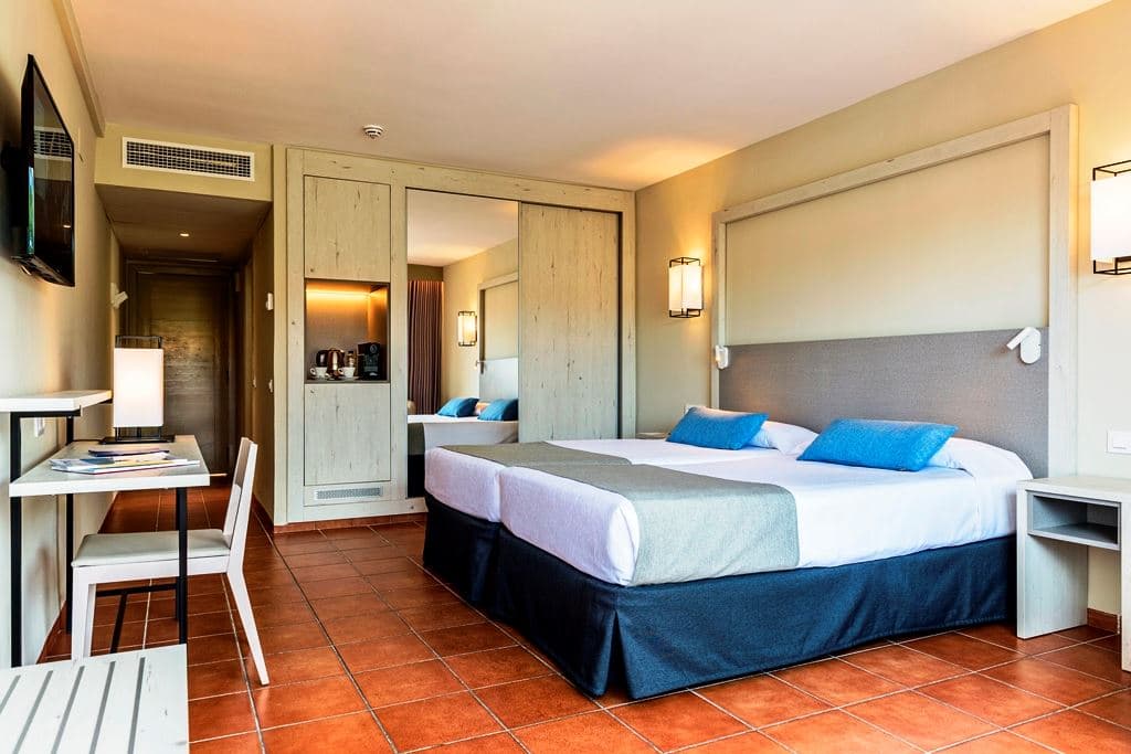 rooms-club-room-balcony-or-terrace-club-single