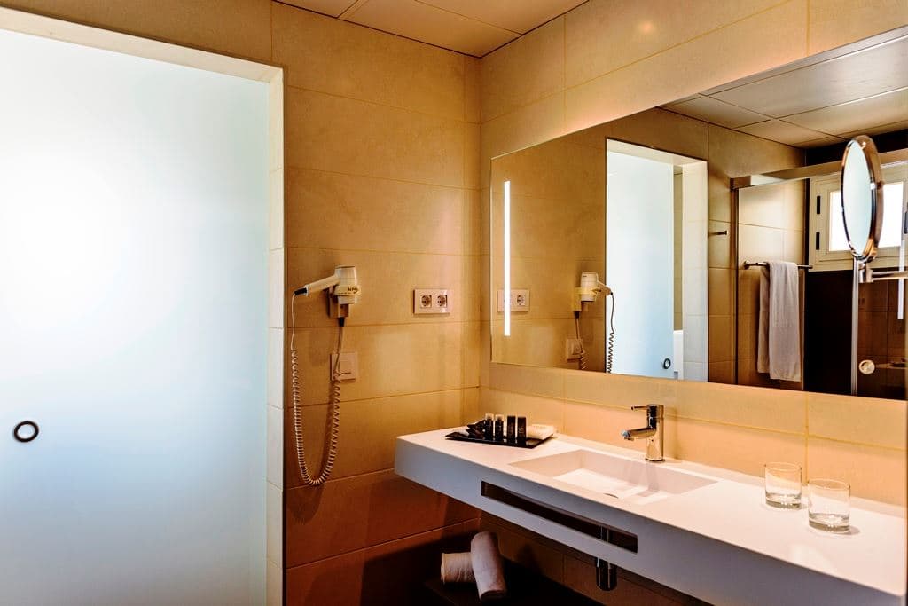 rooms-club-room-balcony-or-terrace-club-single