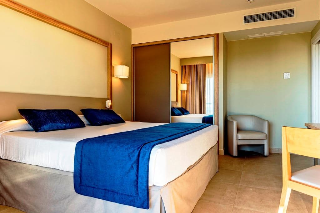 rooms-suite-room-balcony-or-terrace