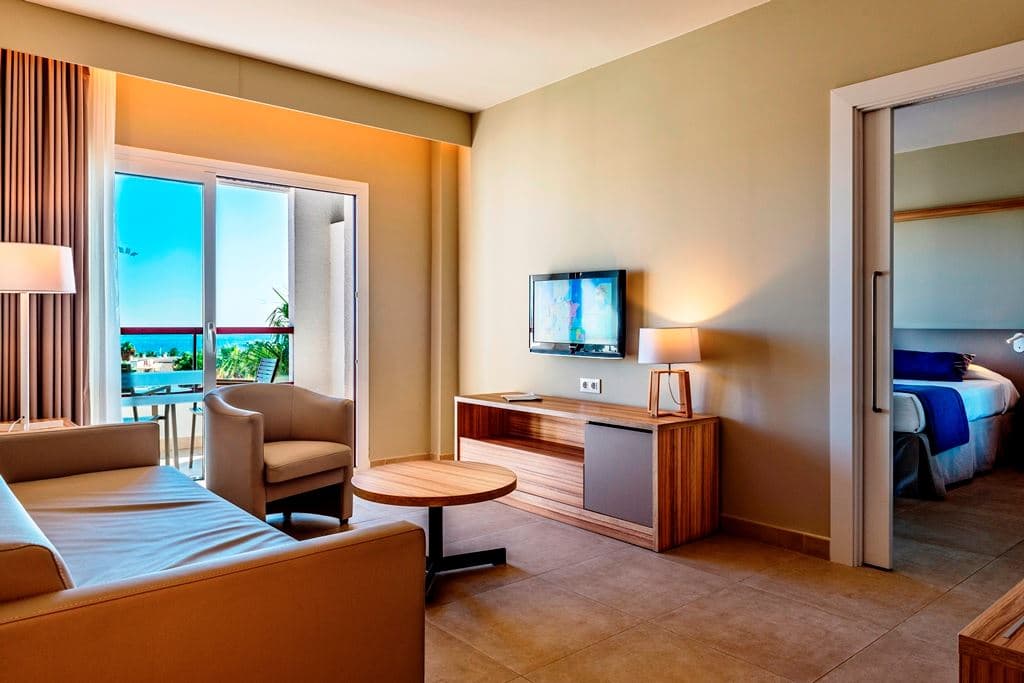 rooms-suite-room-balcony-or-terrace