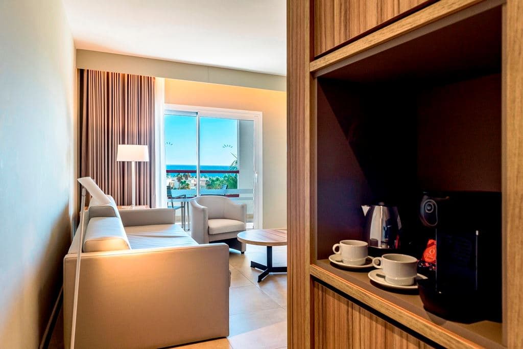 rooms-suite-room-balcony-or-terrace