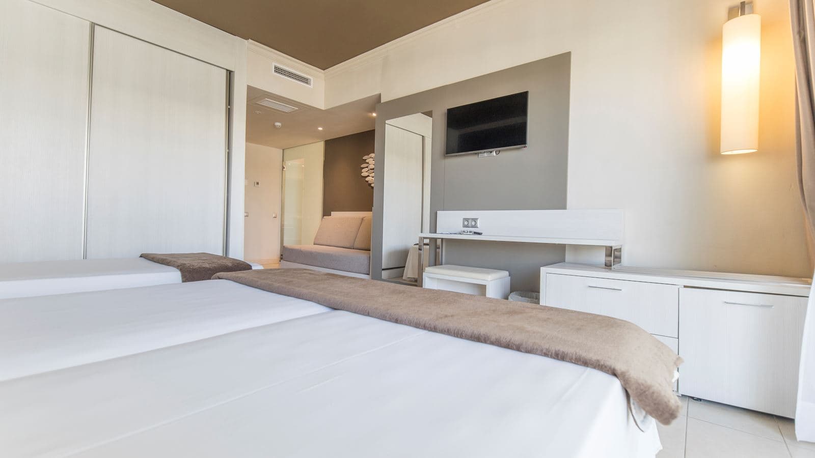 rooms-family-room