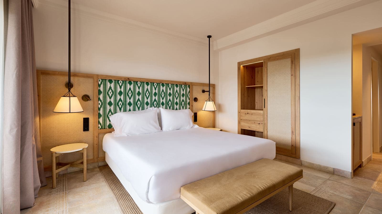 rooms-double-deluxe-1-king-bed-balcony-or-terrace
