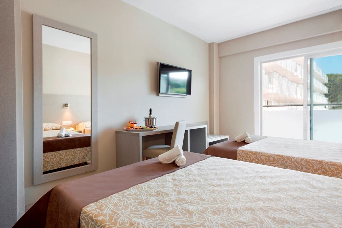 rooms-standard-room