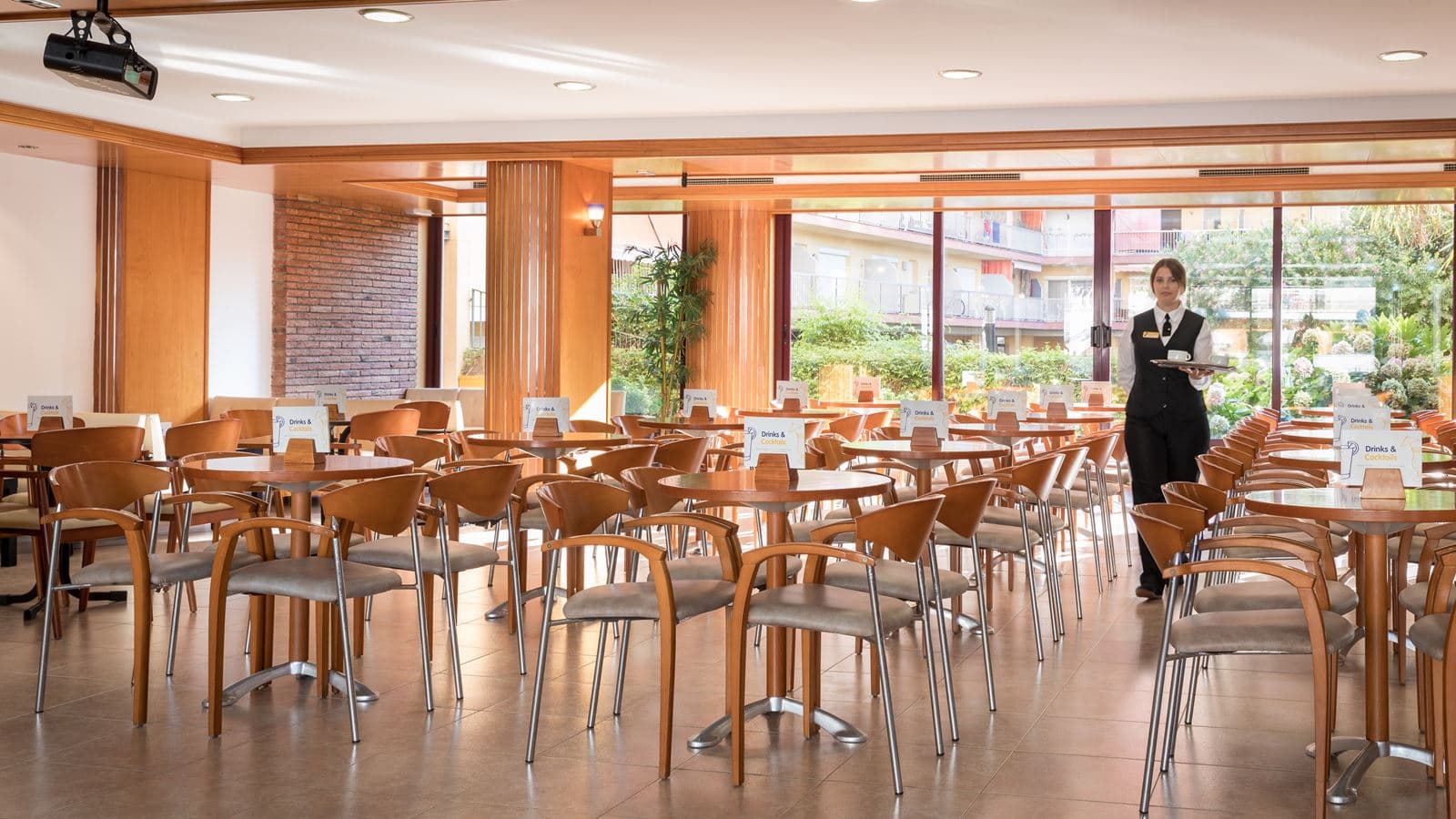 bars-main-bar
