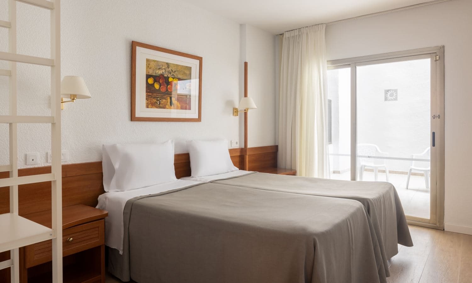 rooms-twin-room