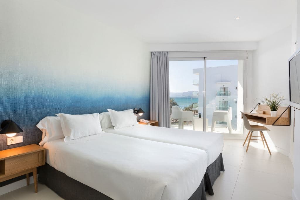 rooms-double-lateral-sea-view-balcony