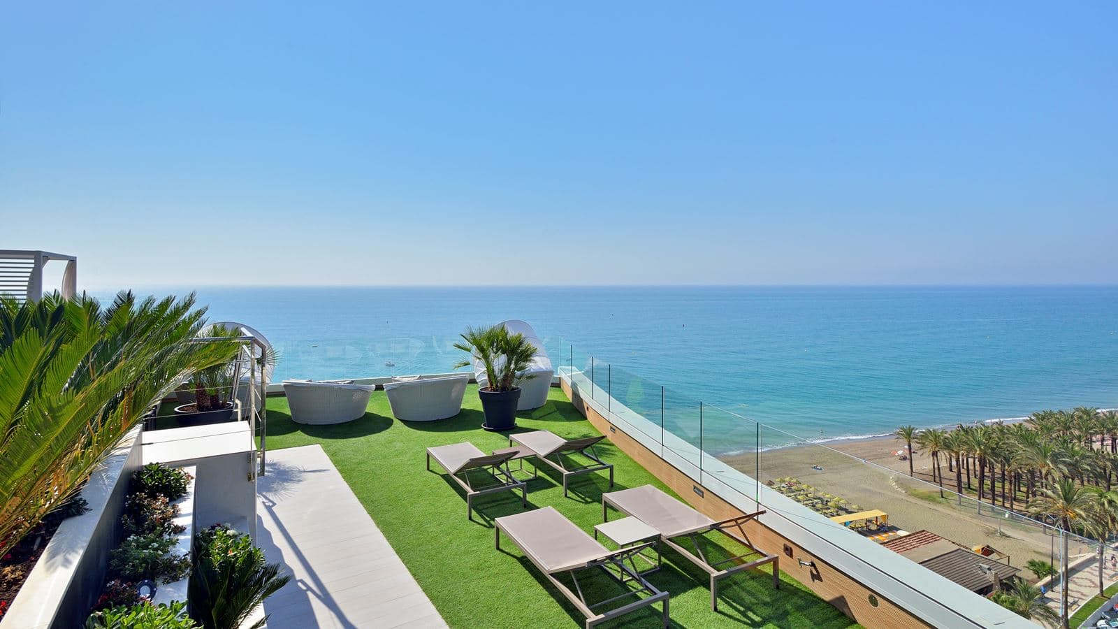 bars-sky--sea-rooftoop-bar