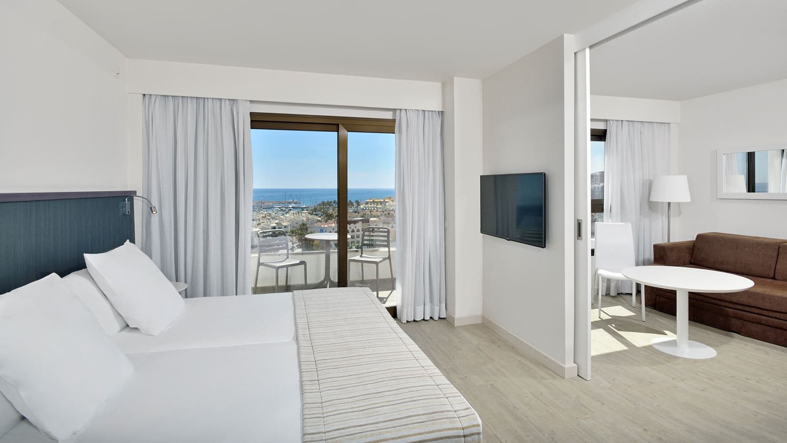 rooms-suite-puerto-marina-view