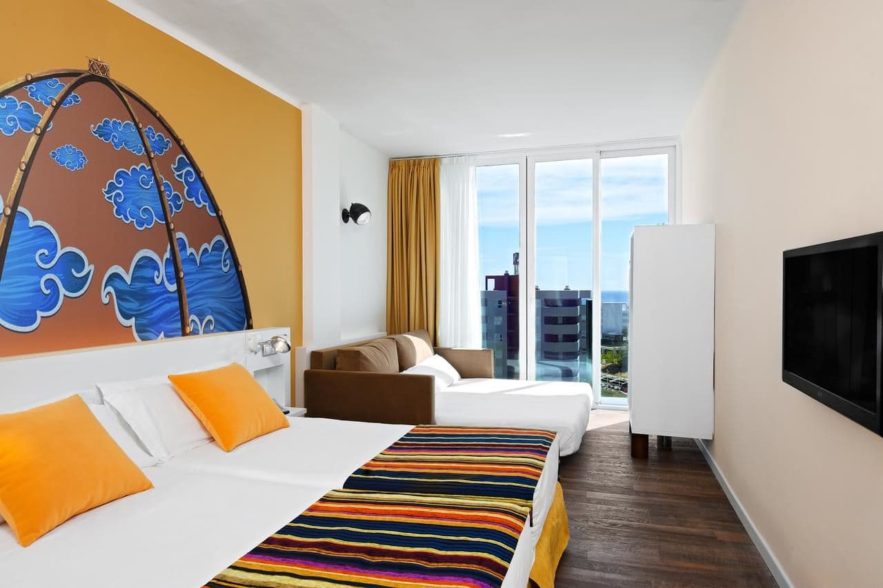 rooms-family-room