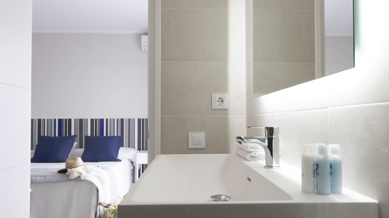 rooms-standard-room