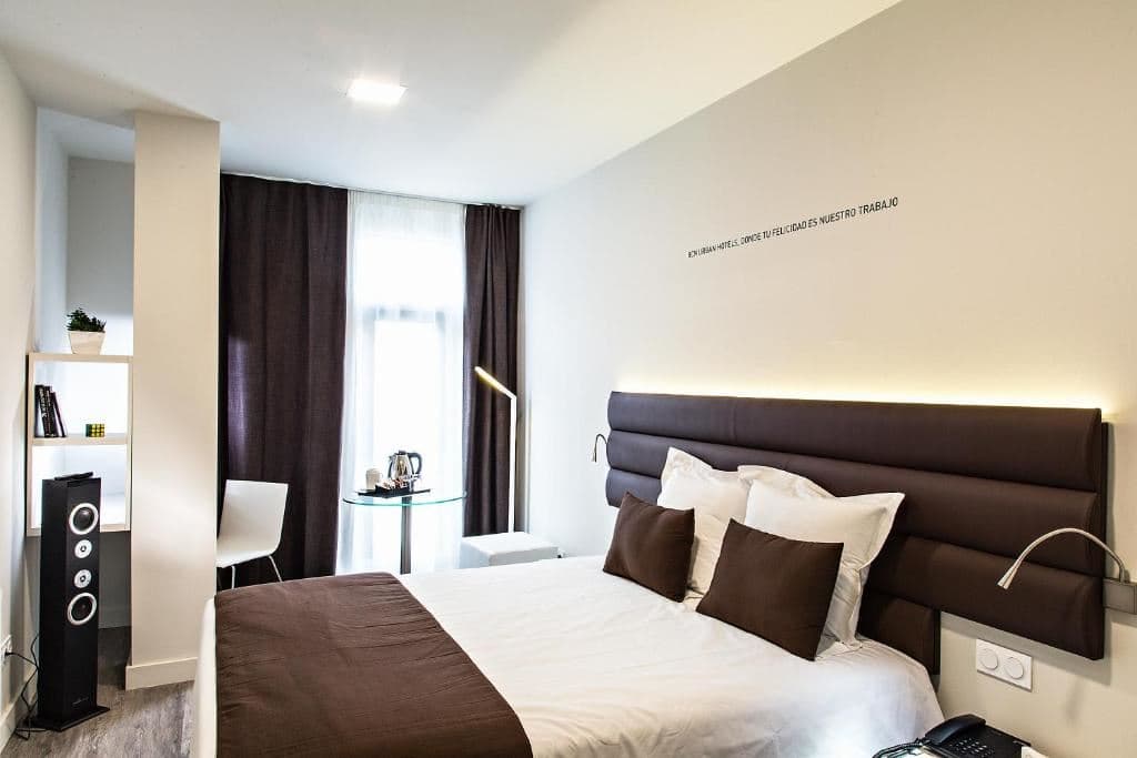rooms-room-club
