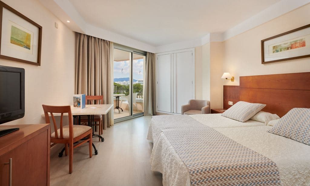 rooms-studio-balcony-or-terrace