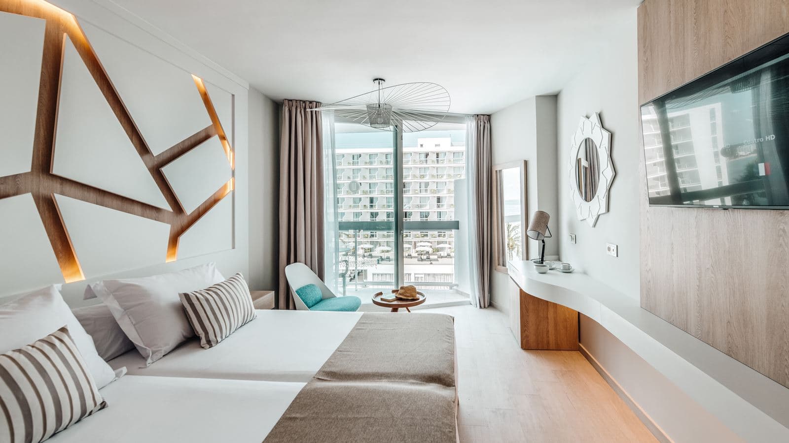 rooms-vl-life-room-side-sea-view-with-balcony