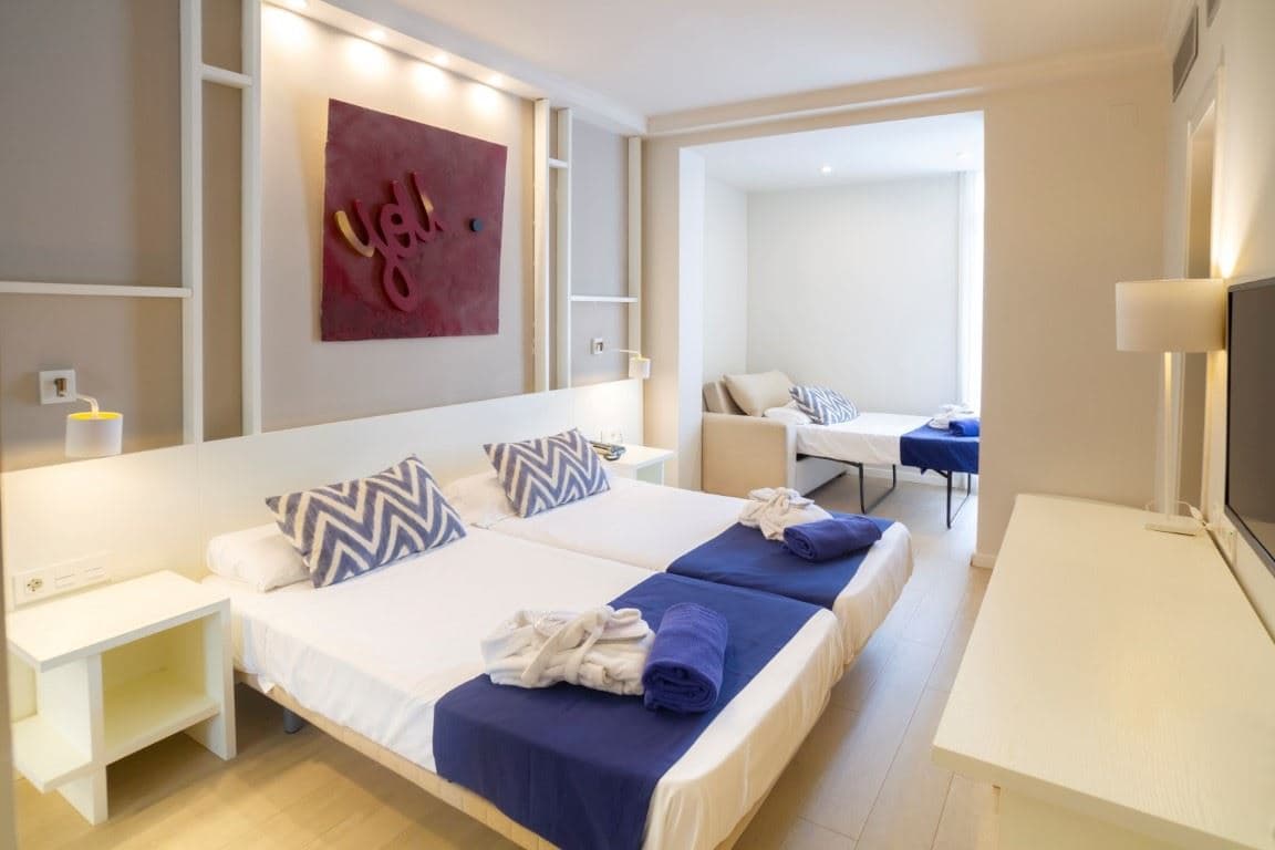 rooms-deluxe-room
