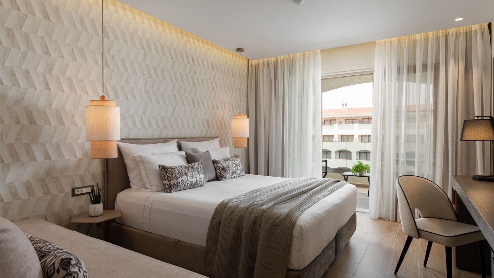 rooms-superior-room-land-view