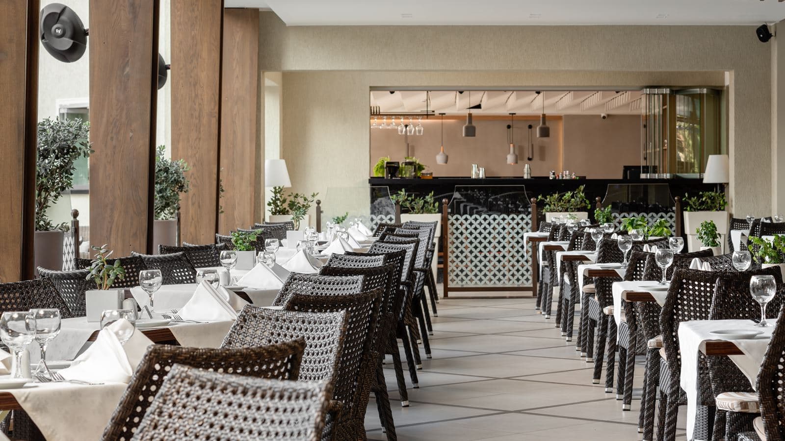 restaurants-daphne-main-restaurant