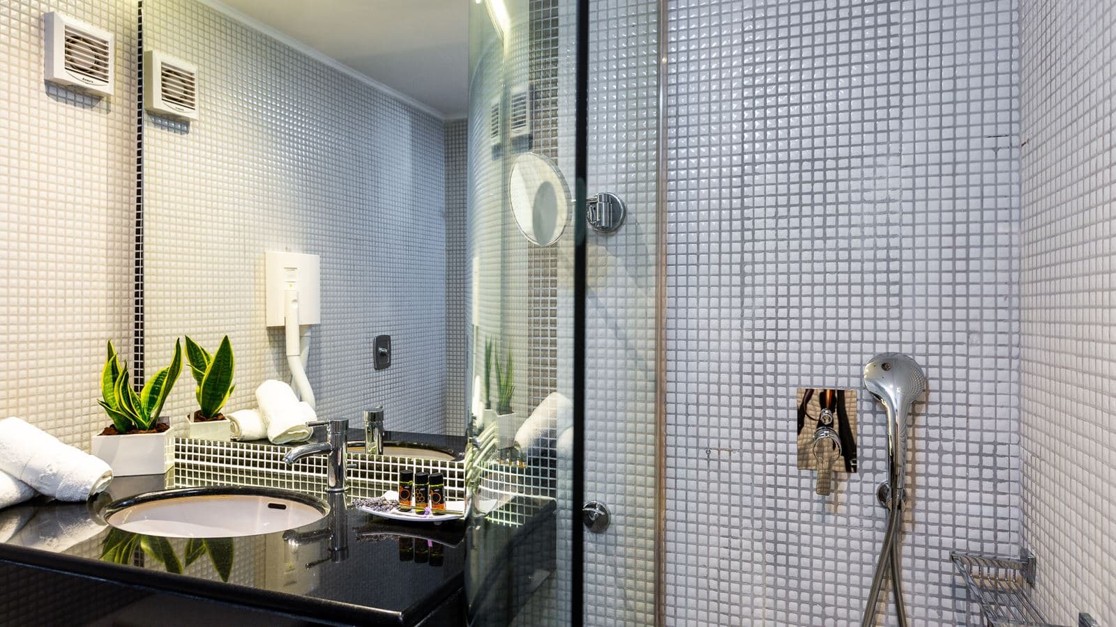 rooms-superior-room-land-view