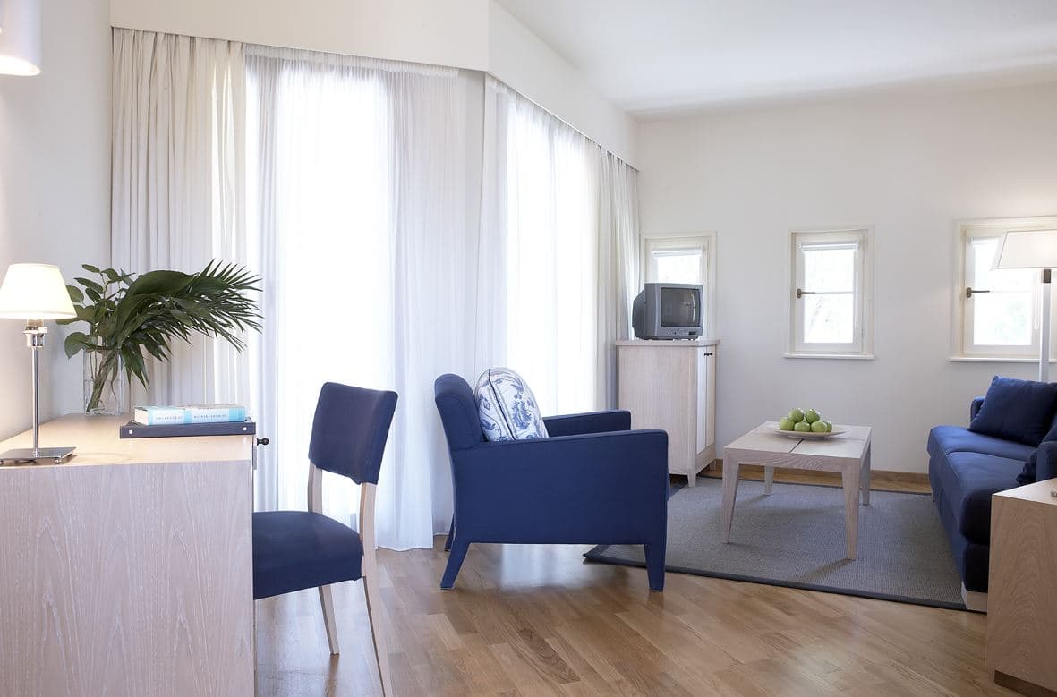 rooms-deluxe-suite