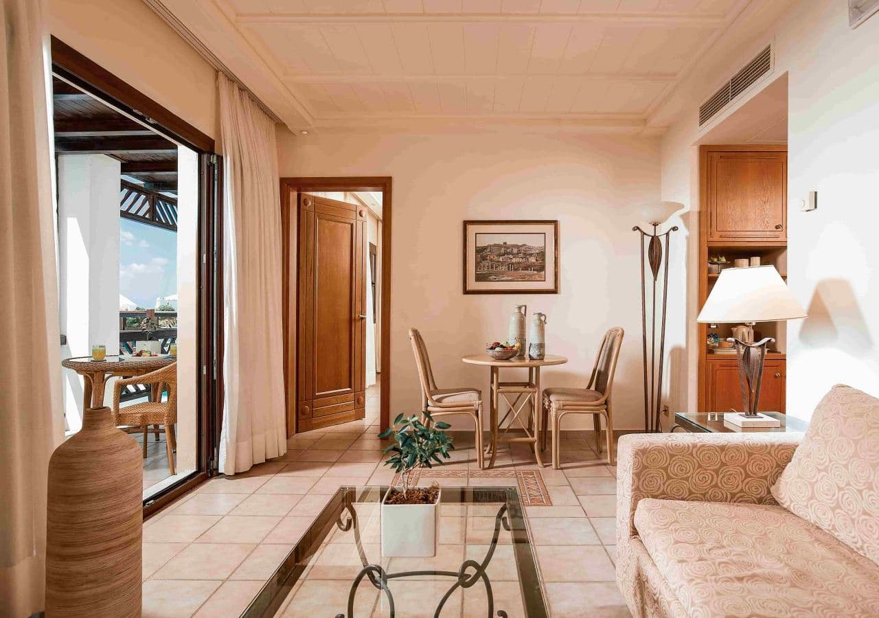rooms-suite-sharing-pool