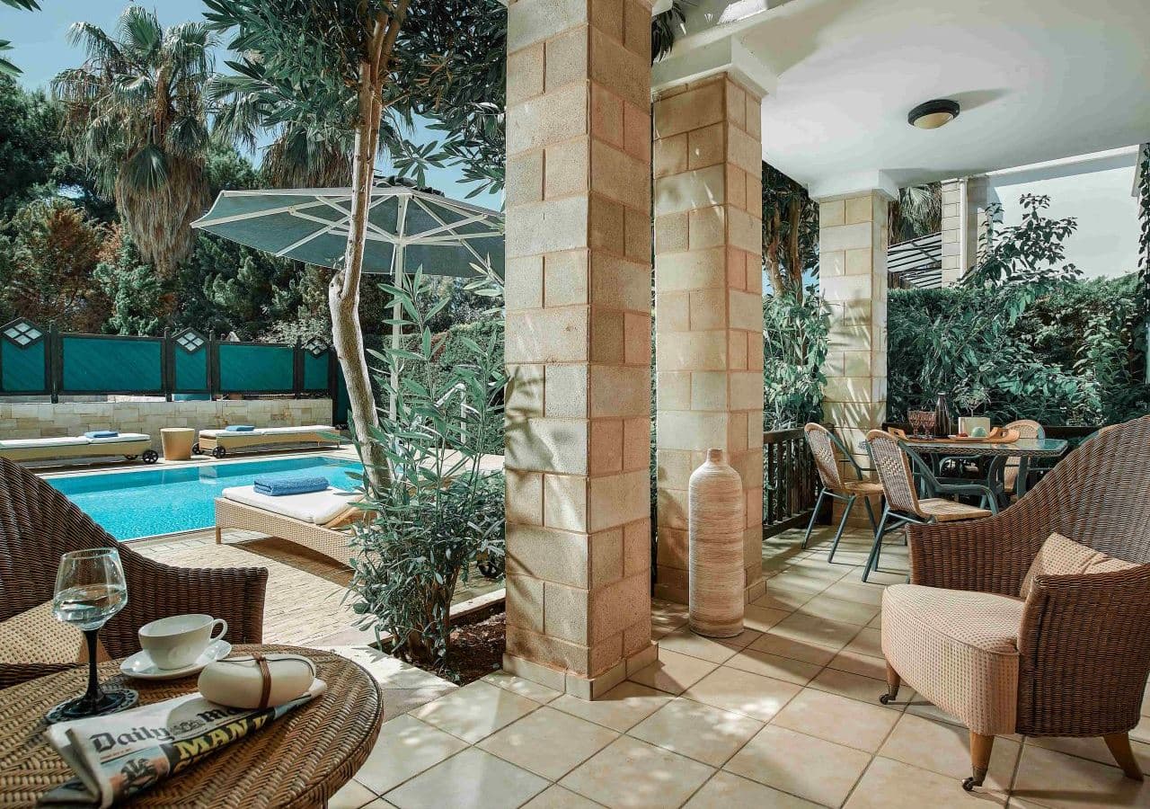 rooms-suite-sea-front-private-pool
