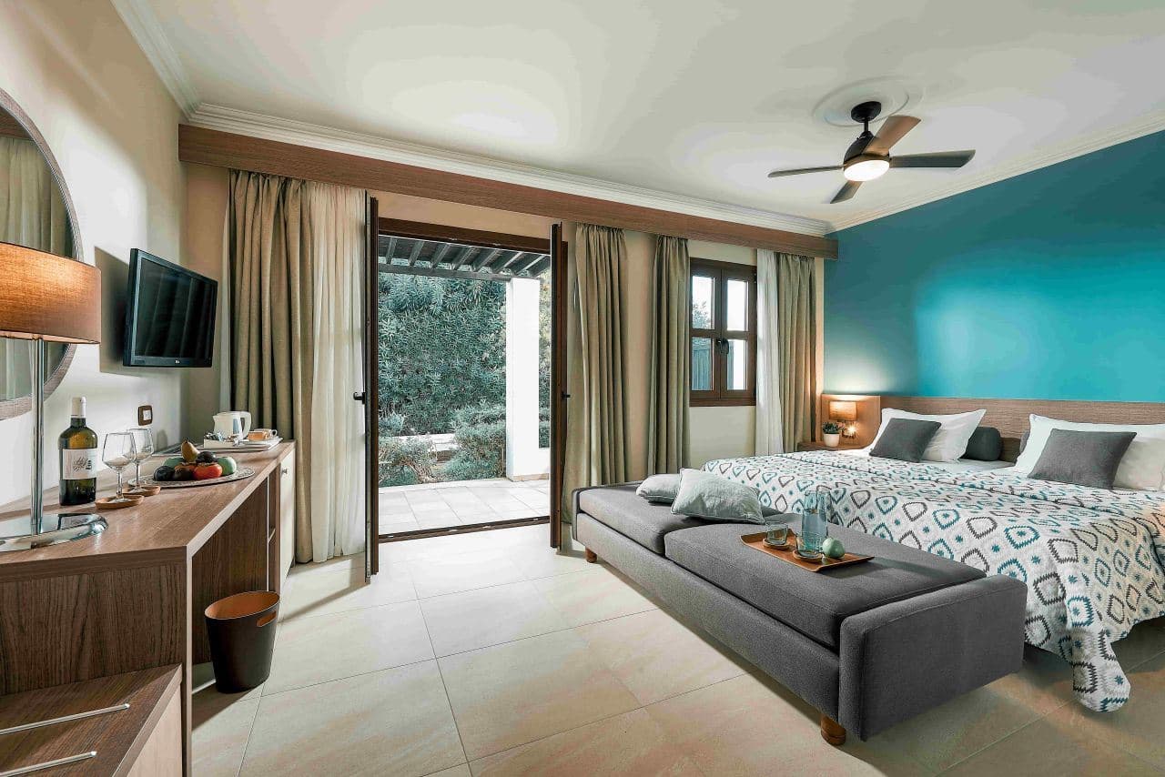 rooms-superior-bungalow-pool-view