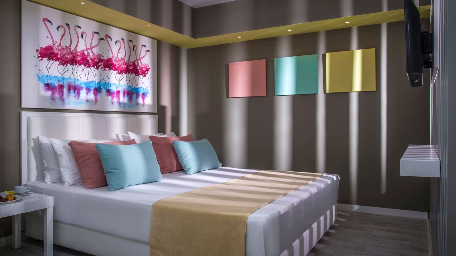 rooms-flamingo