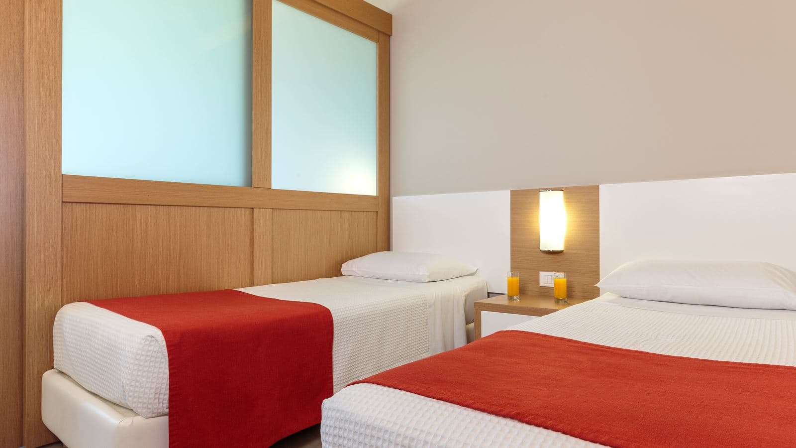 rooms-family-room-sea-view
