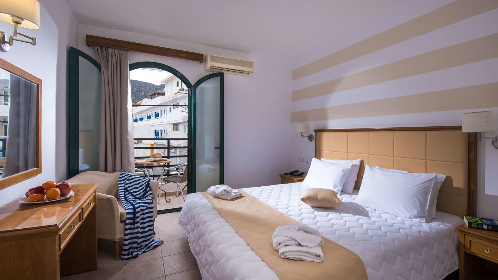 rooms-double-room-pool-view