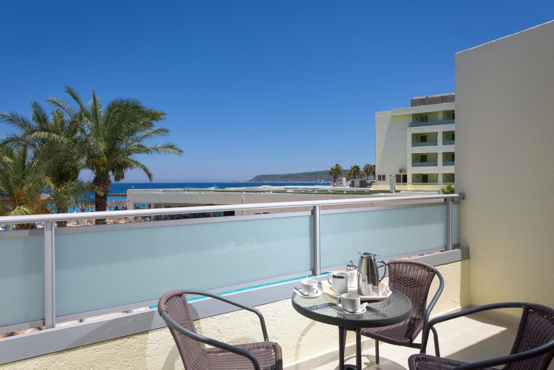 rooms-family-room-2-bedrooms-garden-view-balcony-or-terrace