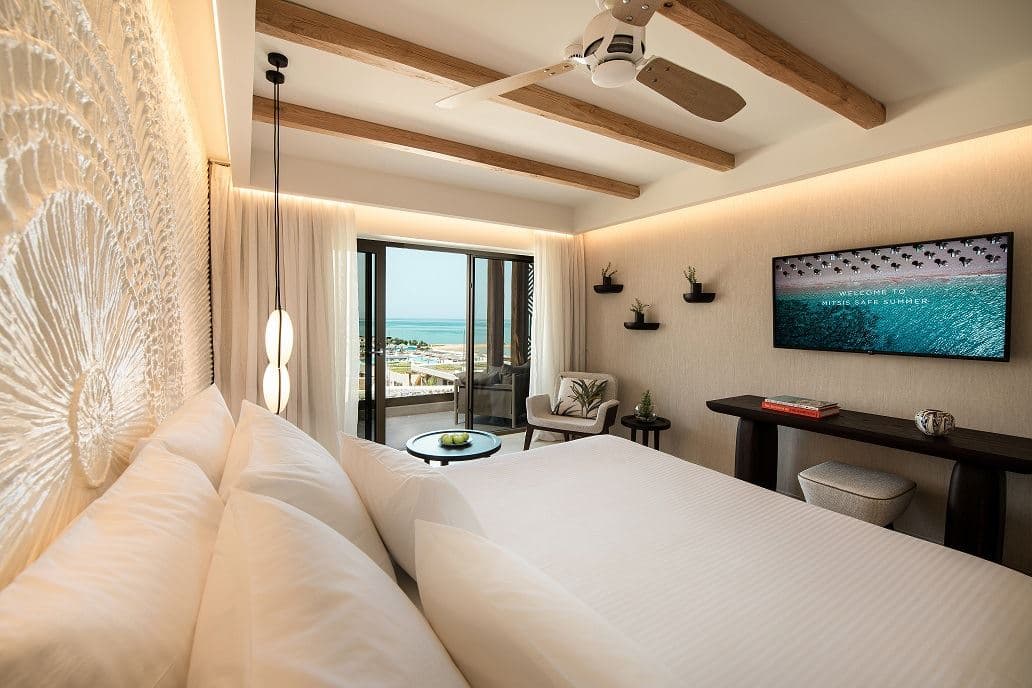 rooms-superior-double-swim-up-sharing-pool