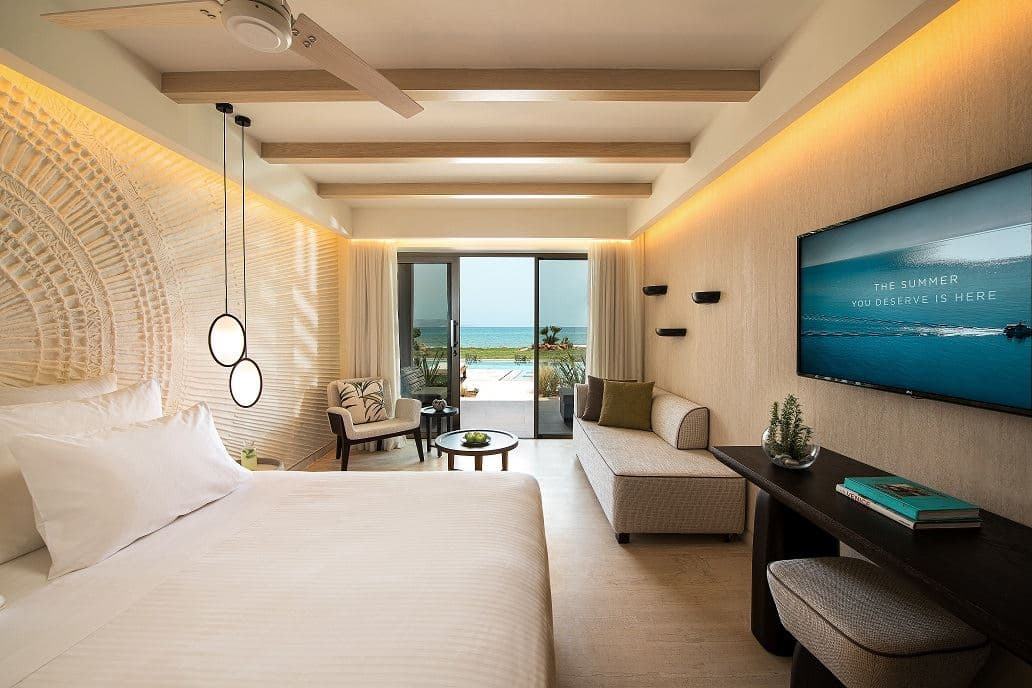 rooms-superior-double-swim-up-sharing-pool-sea-front
