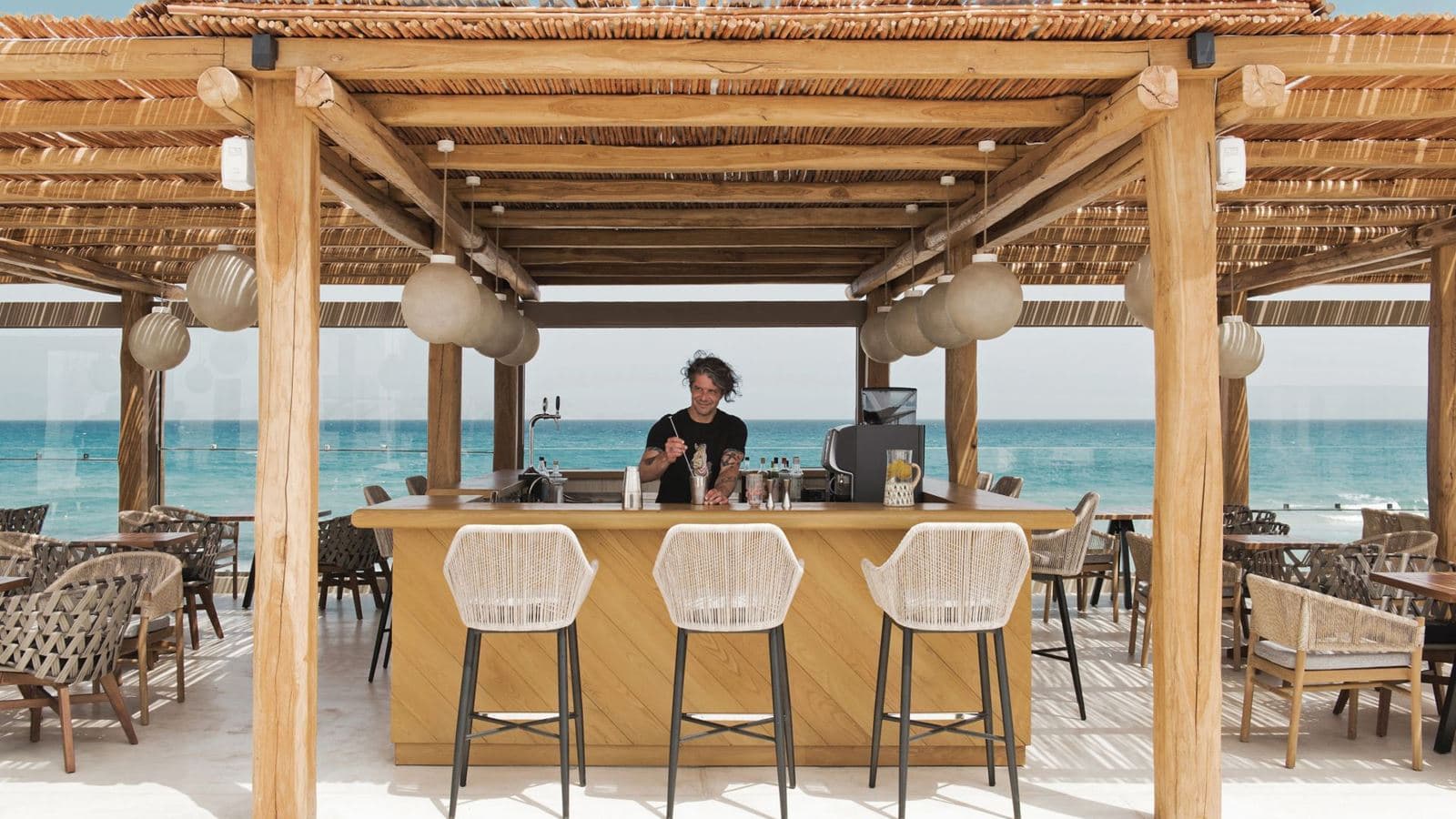 bars-all-day-outdoor-theater-bar