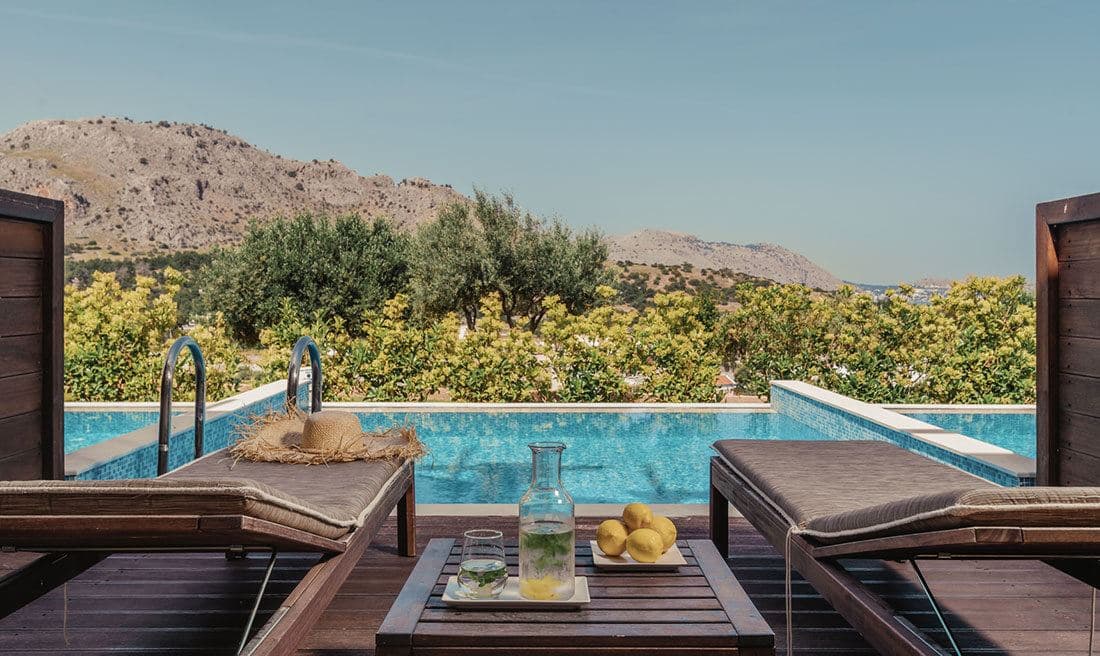 rooms-family-room-private-pool-gv